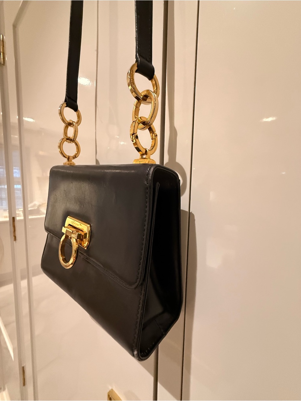 Ferragamo Early 90’s Classic Black Leather Crossbody Bag with Gold Hardware - Picture 3 of 8